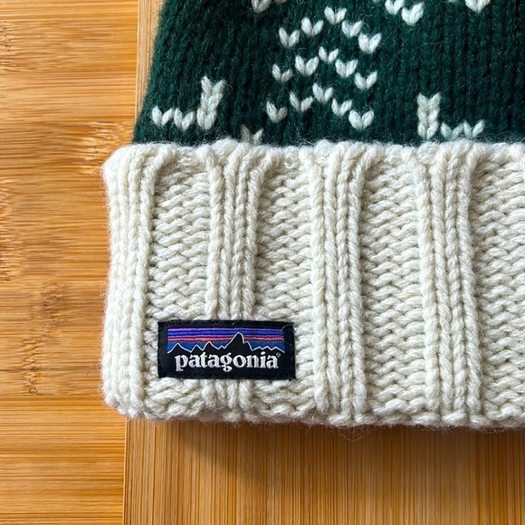 Brand New Patagonia Women's Snowbelle Beanie Wool Pom Hat Evergreen Flakes - Picture 3 of 14